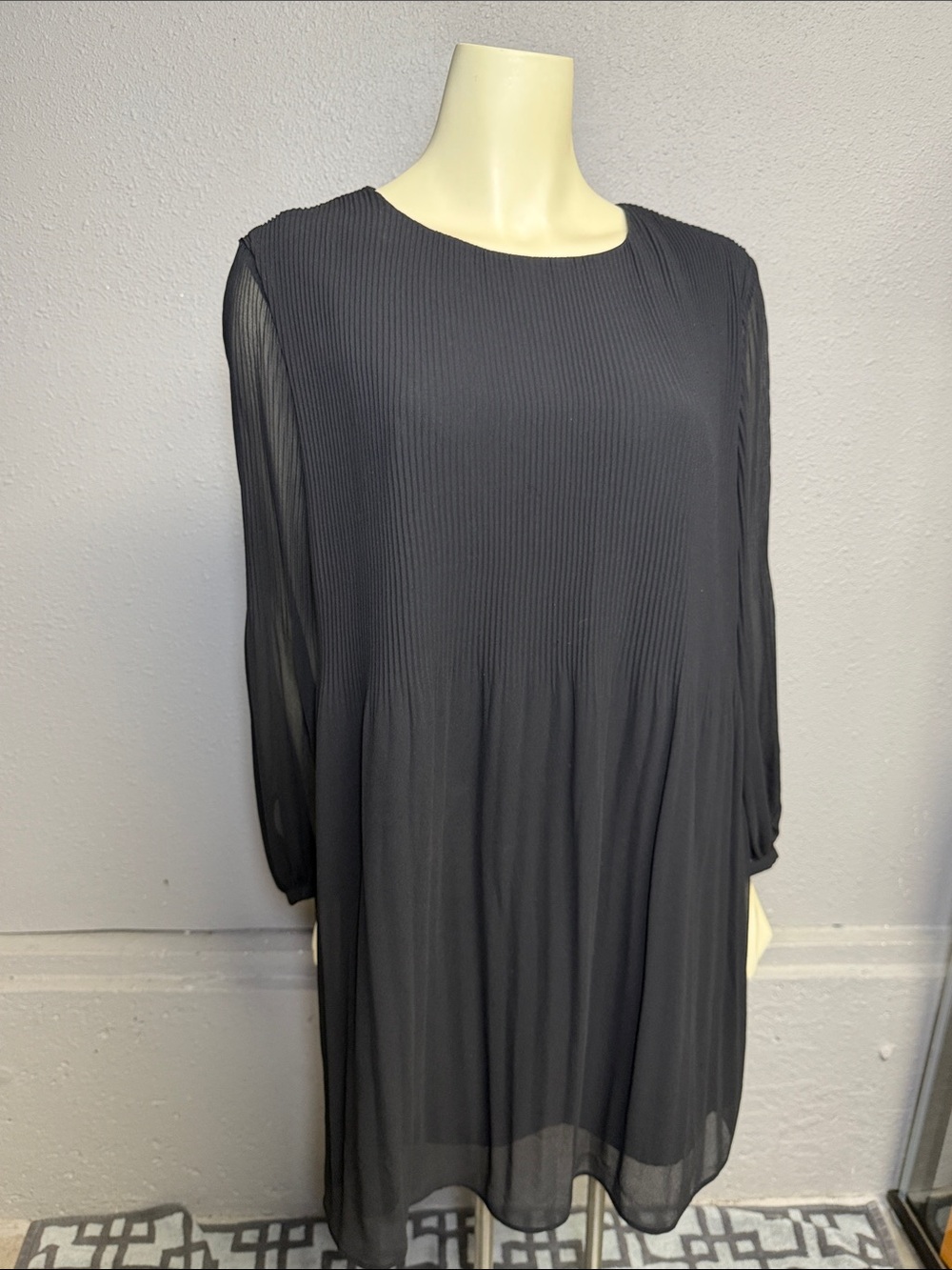 Nine West Black Pleated Long Sleeve Shift Dress
